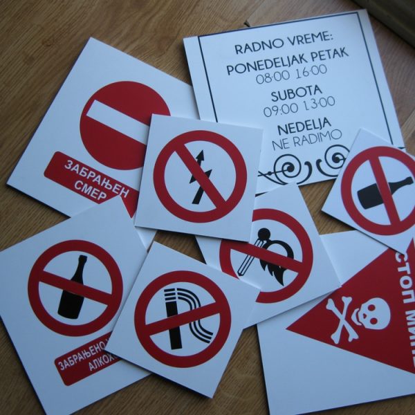 OBELEŽJE ZA VRATA – FOREX, PLEKSIGLAS I GRAVERSKA PLASTIKA