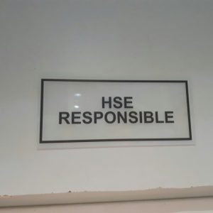 OBELEŽJE ZA VRATA – FOREX, PLEKSIGLAS I GRAVERSKA PLASTIKA