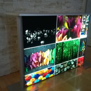 Svetleca tekstilna reklama