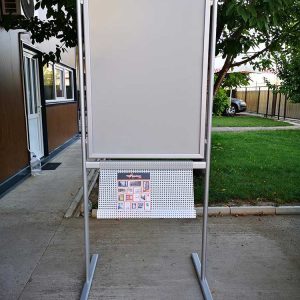 P stativ sa drzacem za flajere